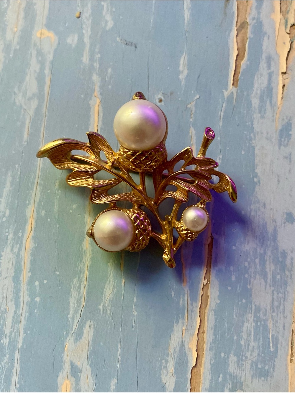 Avon Gold-Tone Pearl Acorn Leaf Brooch - White Pearls